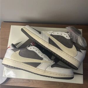 Travis Scott Jordan 1 low reverse mocha